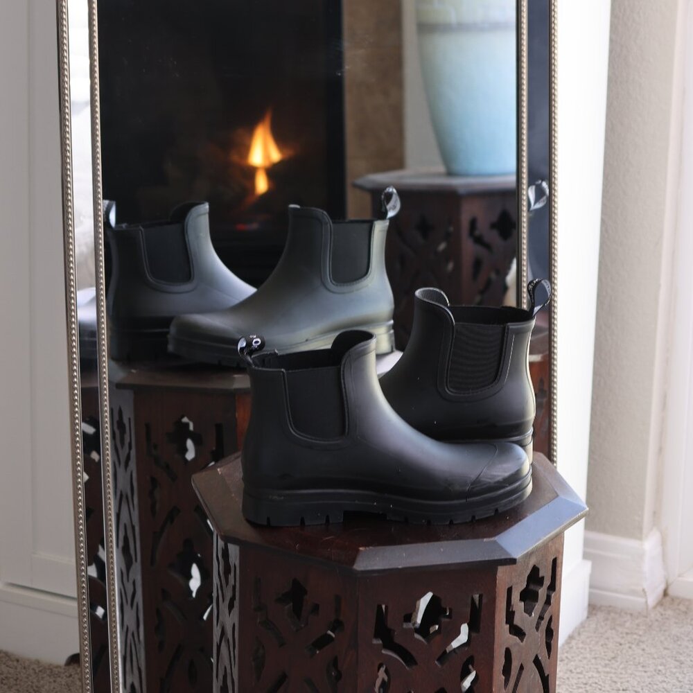 Waterproof Chelsea Booties (US Sz 9)